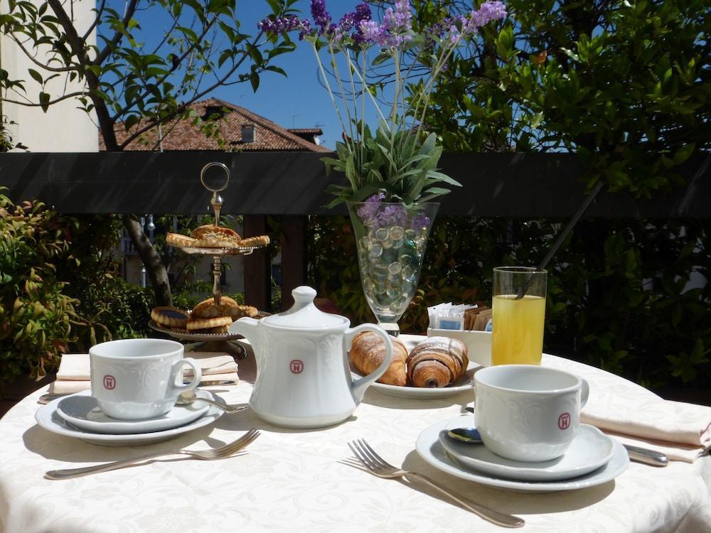 Hotel Alla Torre Castelfranco Veneto Exterior photo